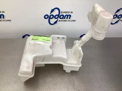 Ruitensproeiertank voor-