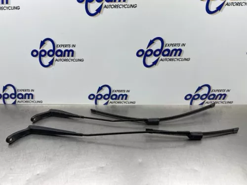 Ruitenwisserarm voor-8242770