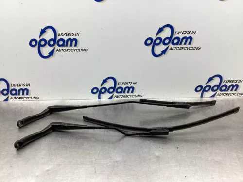 Ruitenwisserarm voor-7576643