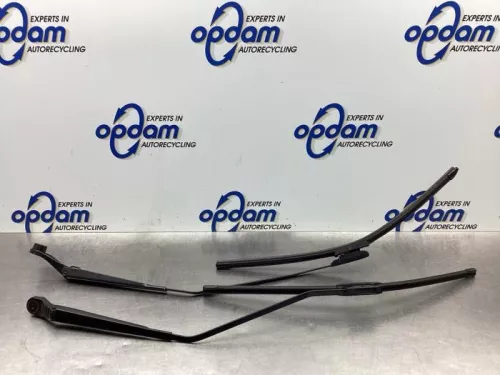 Ruitenwisserarm voor-7928929