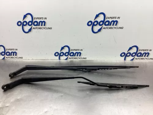 Ruitenwisserarm voor-8135666
