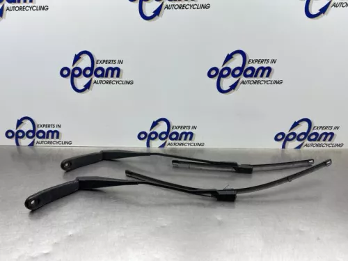 Ruitenwisserarm voor-8192029