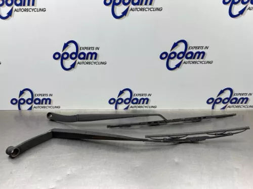Ruitenwisserarm voor-8188069