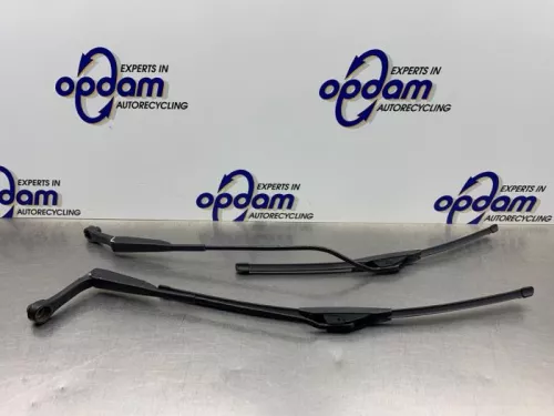 Ruitenwisserarm voor-8275348