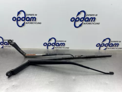 Ruitenwisserarm voor-8283511