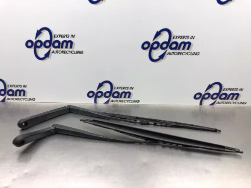 Ruitenwisserarm voor-8215872
