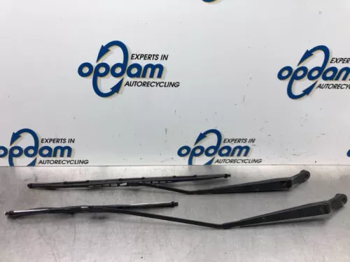 Ruitenwisserarm voor-6935589