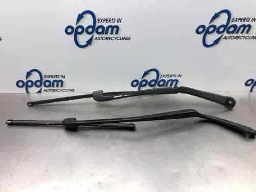 Ruitenwisserarm voor-7576928