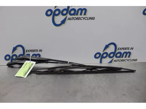 Ruitenwisserarm voor-7877616