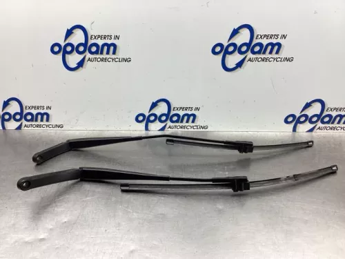 Ruitenwisserarm voor-7889412