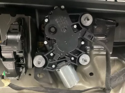 Ruitenwissermotor achter-8048634