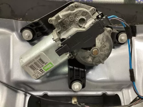 Ruitenwissermotor achter-8239205