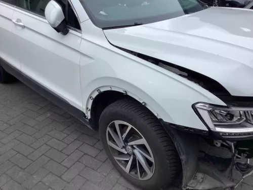 Scherm rechts-voor-8316524