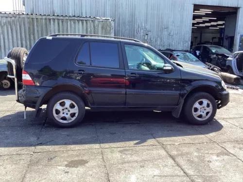 Scherm rechts-voor-8321694 Scherm rechts-voor-8321694