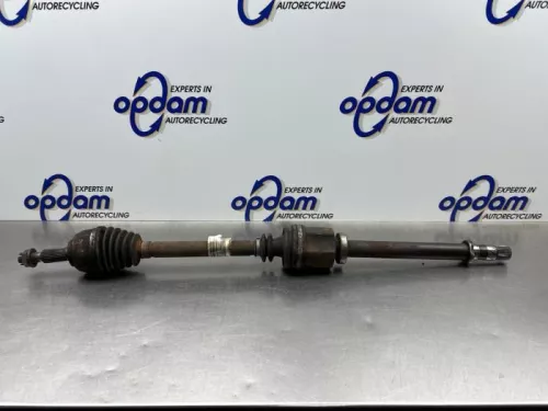 Aandrijfas rechts-voor Renault 8200436366 nd0015