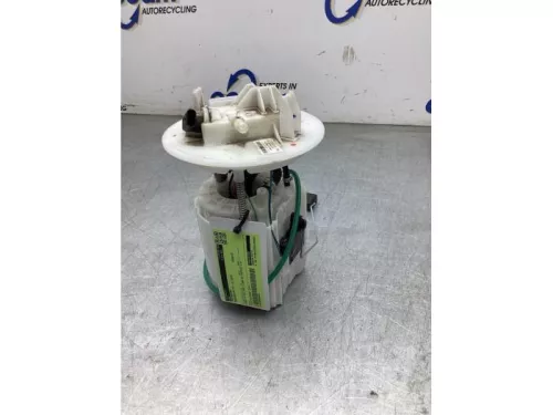 Benzinepomp-8282811
