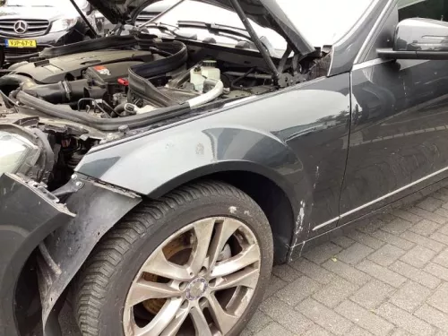 Scherm links-voor-8327119