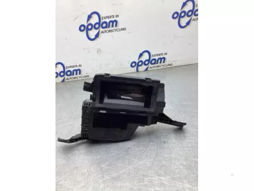 Head-up display-8133513