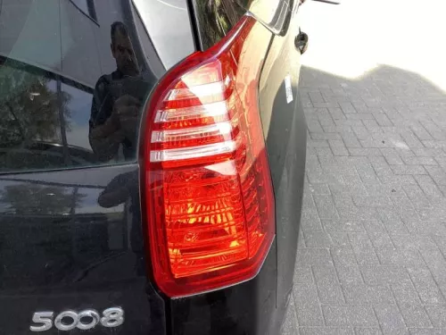 Achterlicht rechts-8310460