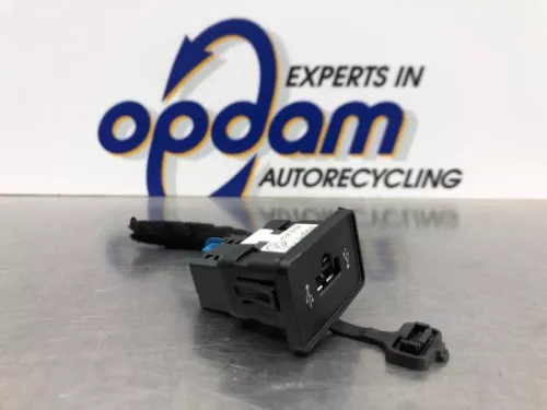 AUX/USB aansluiting-8119565