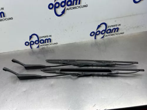 Ruitenwisserarm voor-8371411