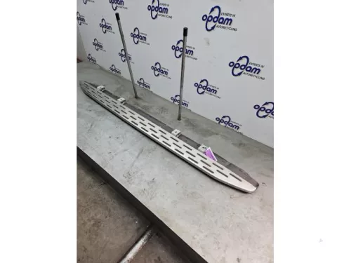 Zijskirt rechts-8137498