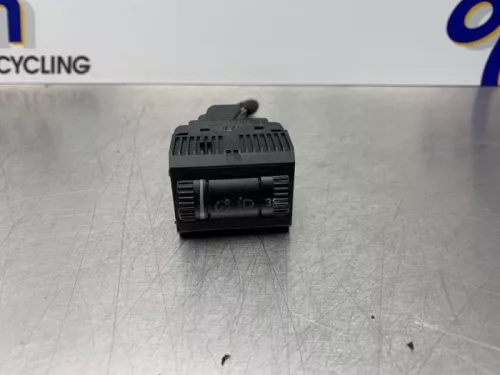 Schakelaar Koplamp Ihv-8280992