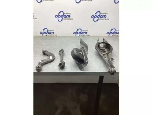 Draagarm links-achter-8103818