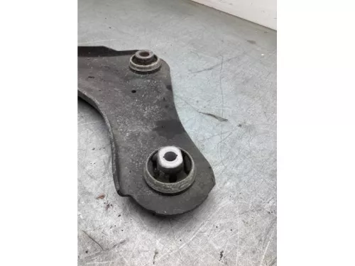 Draagarm onder links-voor-8202406